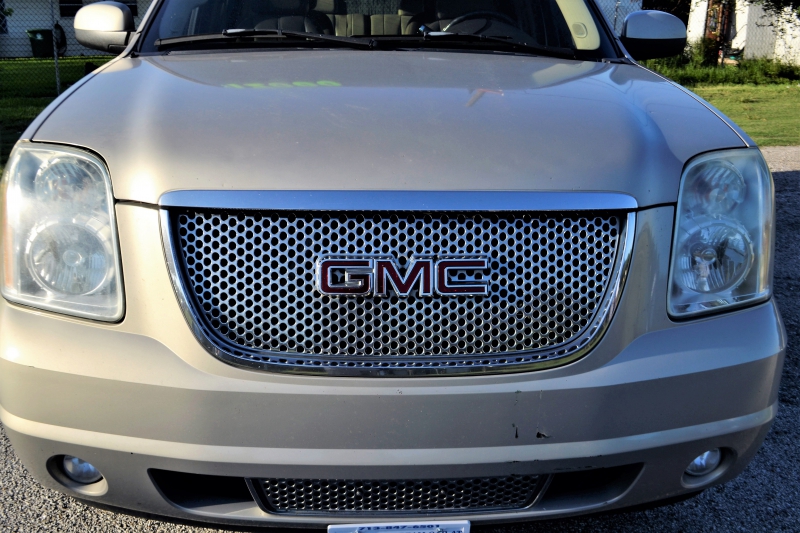 concession-LORGUES-min_gmc-yukon-truck-grill-2828425